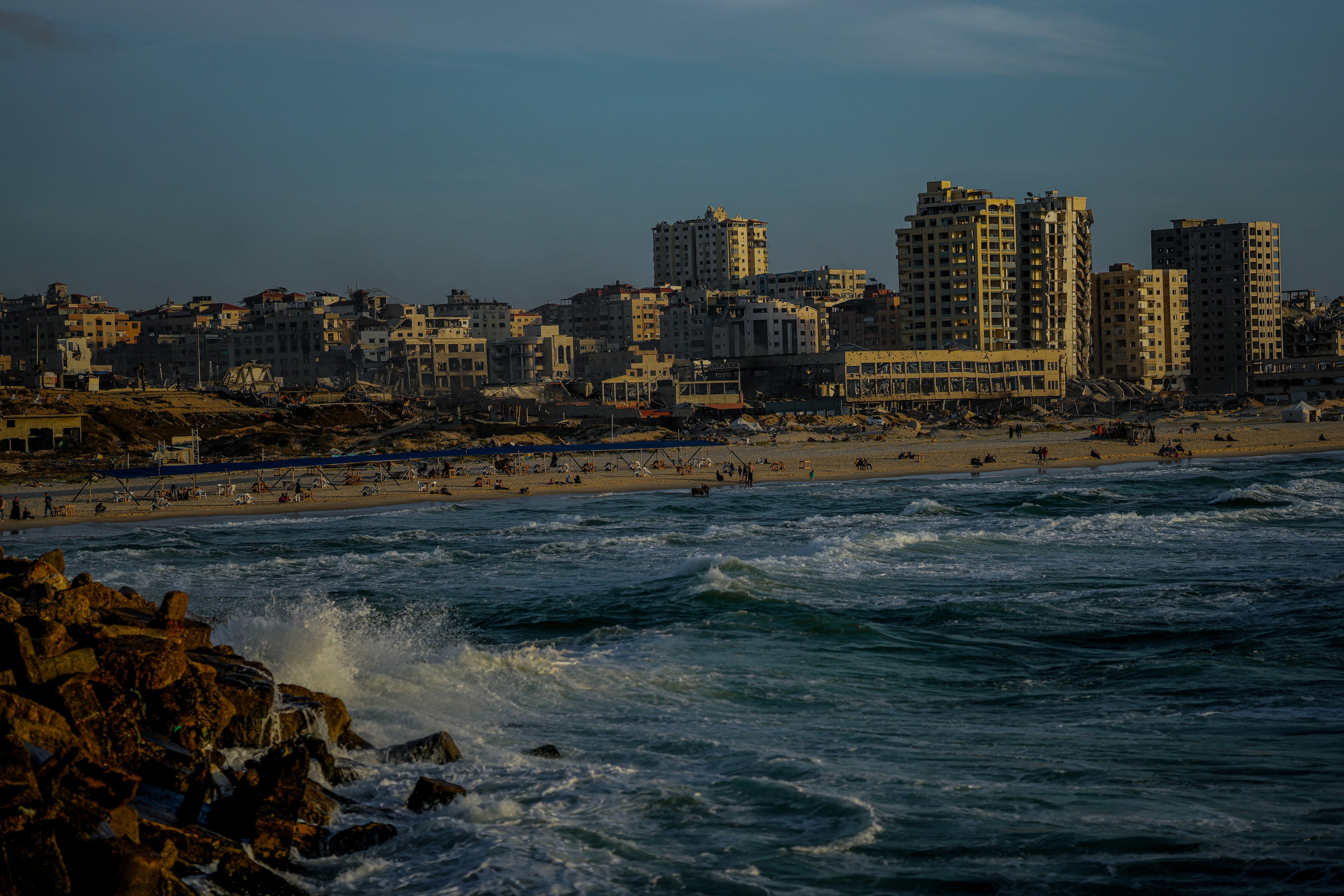 What the Coast Still Holds • ما زال يحتفظ به الساحل