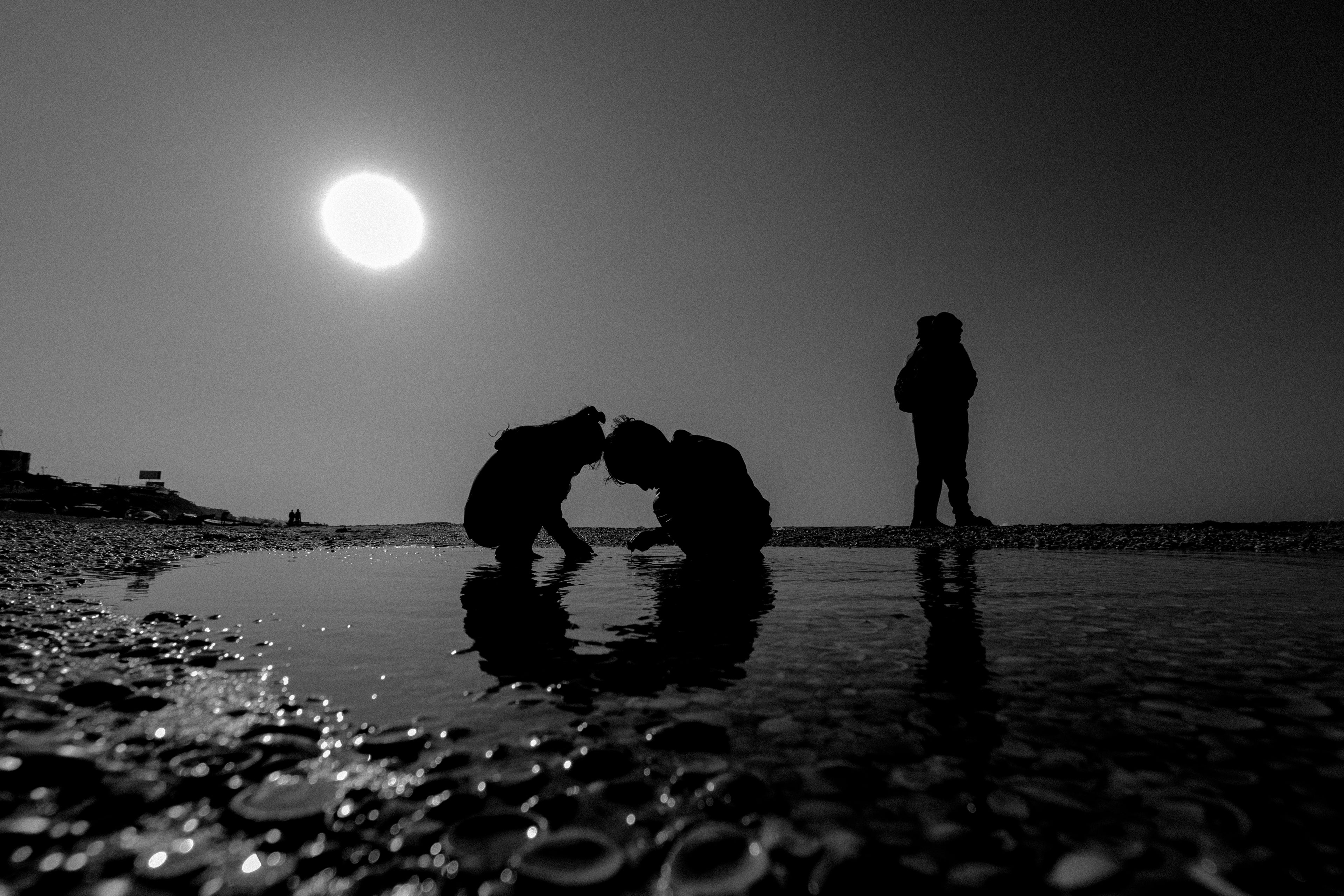 Collecting Memories by the Seaside • جمع الذكريات عَ شاطئ البحر